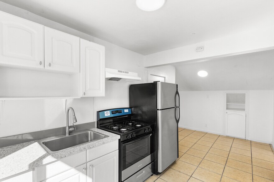 More Photos Of 402 Olivewood Ter, San Diego Multifamily For Sale