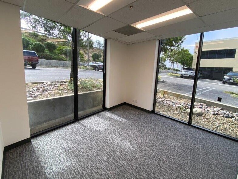 More Photos Of 21-29 W Easy St, Simi Valley Unknown For Lease