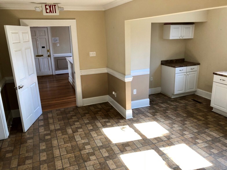 More Photos Of 1090 Boiling Springs Rd, Spartanburg Office For Sale