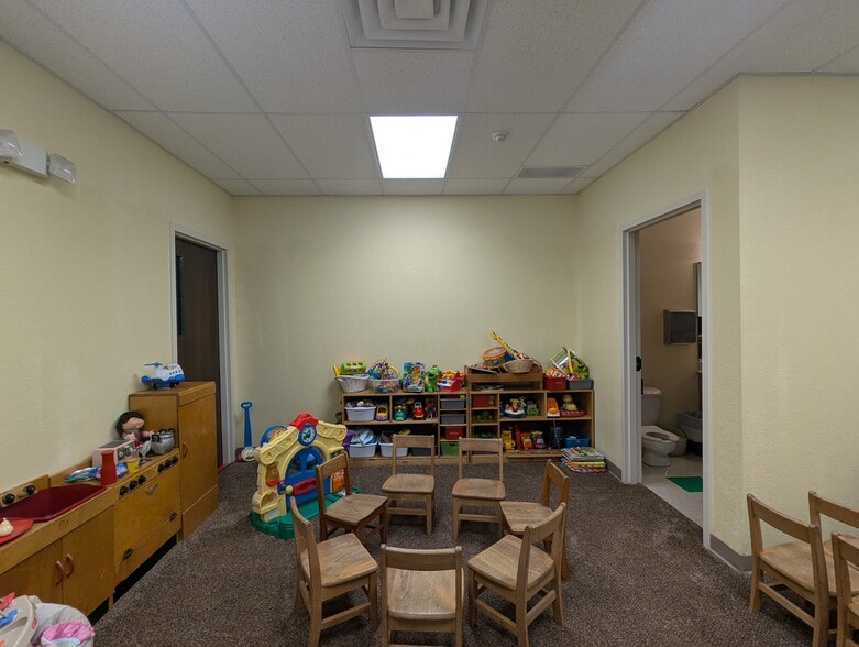 More Photos Of 5315 N Twin City Hwy, Nederland Warehouse For Sale