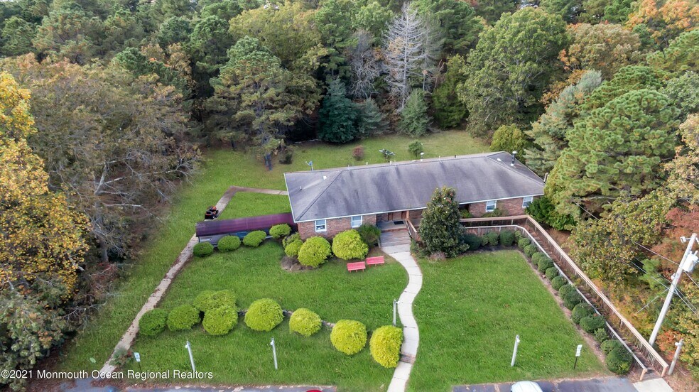 More Photos Of 2101 Lake Rd, Manchester Medical For Sale