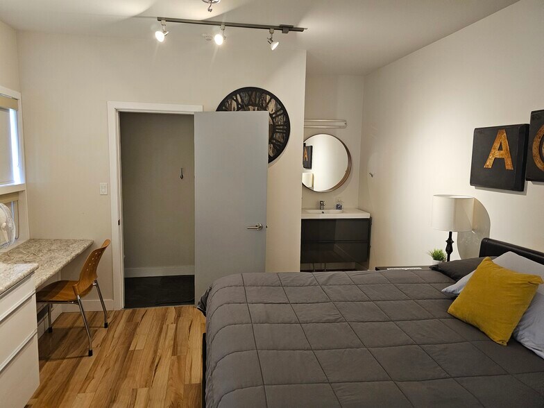 More Photos Of 3120 Braun St, Terrace Apartments For Lease