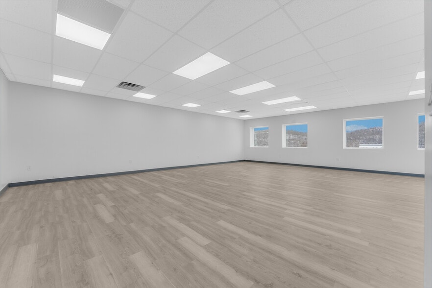 More Photos Of 205 10th St, Fairmont Office For Sale