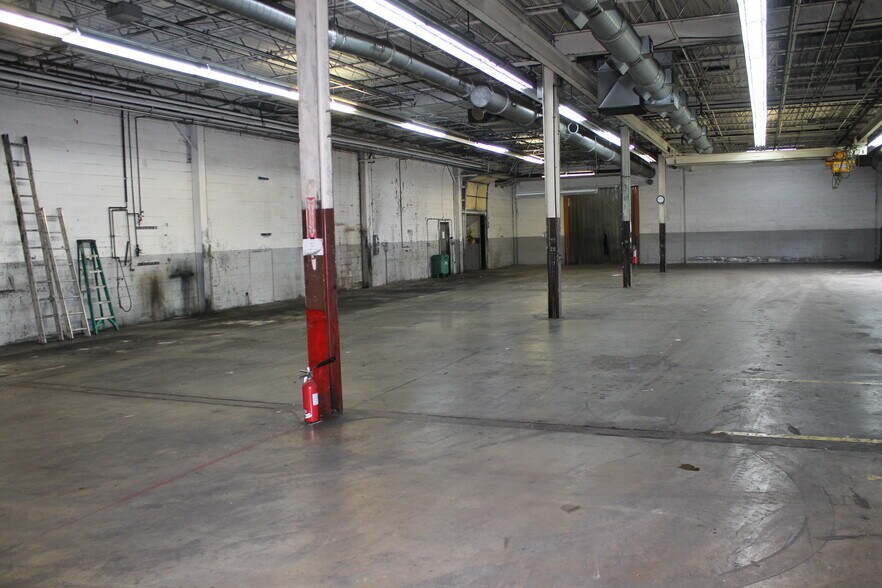More Photos Of 121 Industrial Dr, Dekalb Manufacturing For Sale