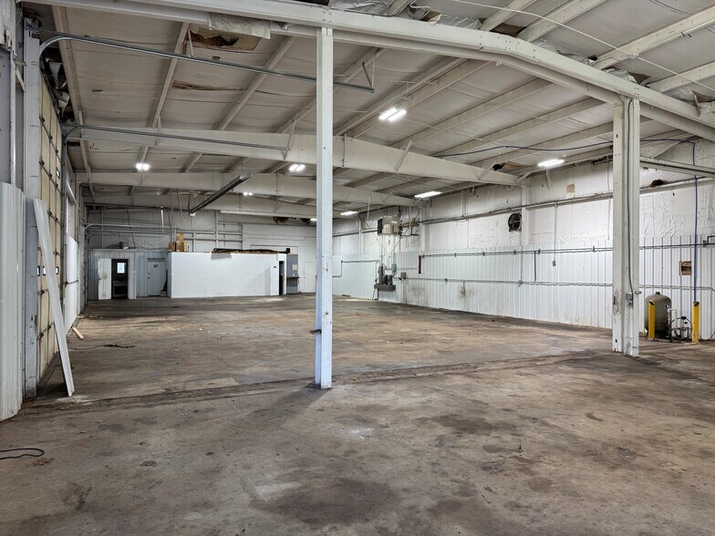 More Photos Of 30338 Co 12 Rd, Elkhart Industrial For Lease