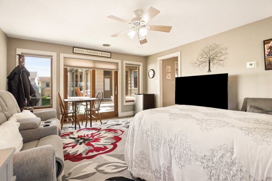 More Photos Of 301 Meyers Ave, Meyersdale Hotel For Sale