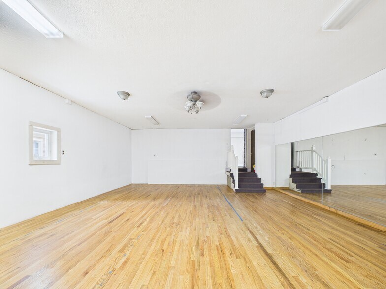 More Photos Of 40 E Genesee St, Auburn Storefront Retail Residential For Sale