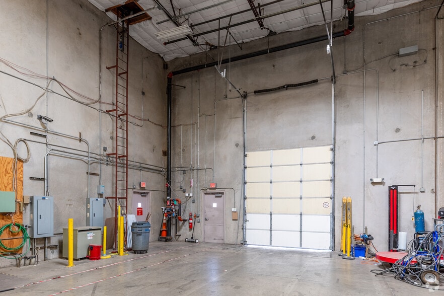 More Photos Of 1315 W Drivers Way, Tempe Research And Development For Lease