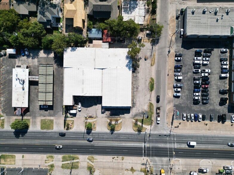 More Photos Of 7501 Burnet Rd, Austin Storefront For Lease