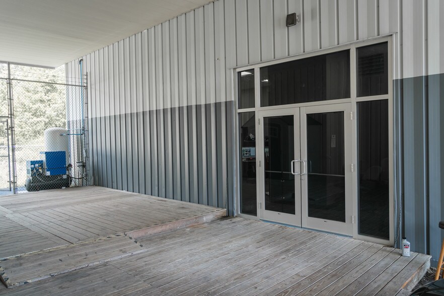 More Photos Of 2866 Roosevelt Blvd, Clearwater Showroom For Lease