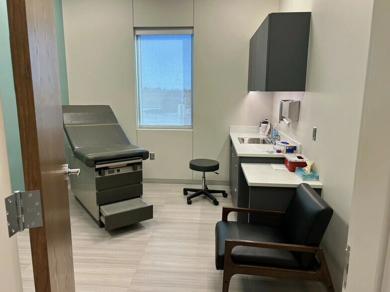 More Photos Of 8516 S Portland Ave, Oklahoma City Medical For Lease