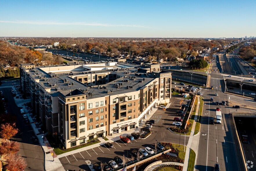 More Photos Of 25090 Woodward Ave, Royal Oak Apartments For Lease