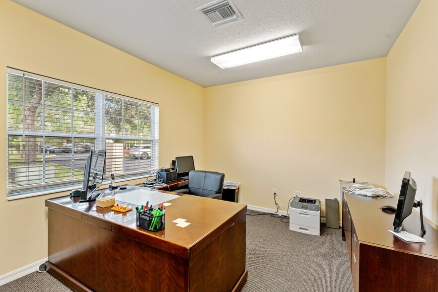 More Photos Of 18540-18544 N Dale Mabry Hwy, Lutz Office For Sale