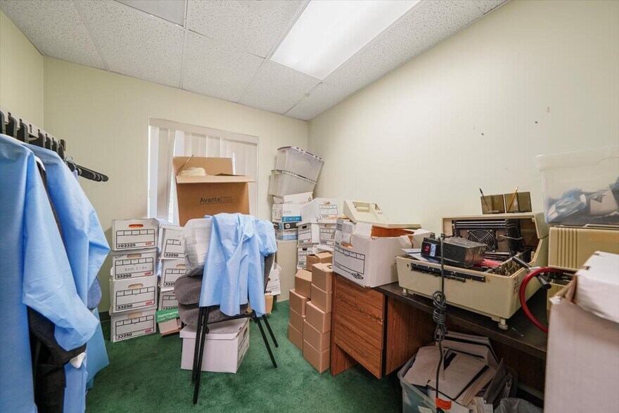 More Photos Of 468 Gidney Ave, Newburgh Medical For Sale