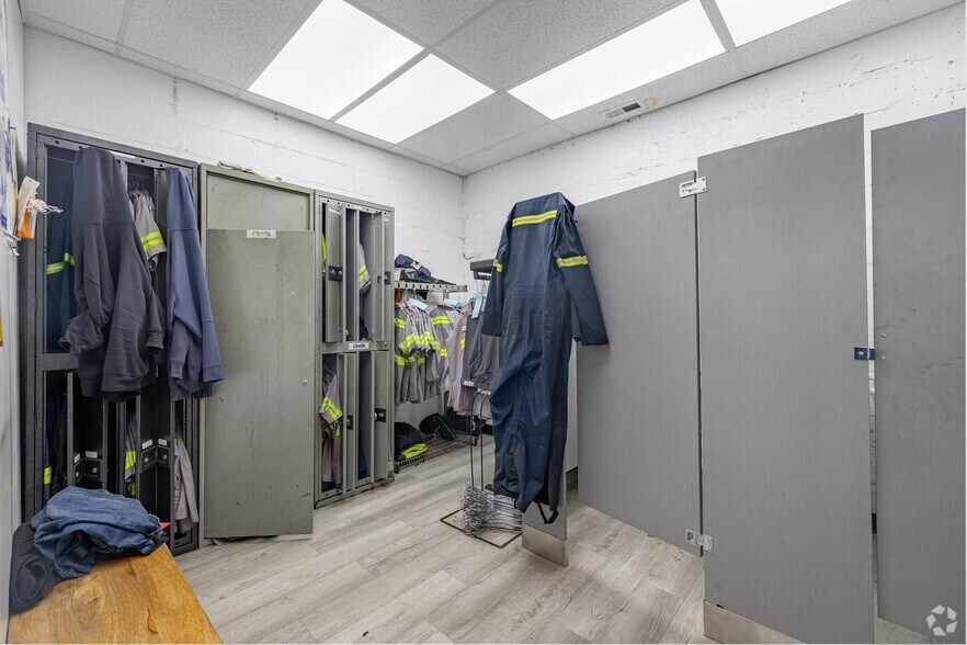 More Photos Of 6401-6403 Erdman Ave, Baltimore Warehouse For Sale