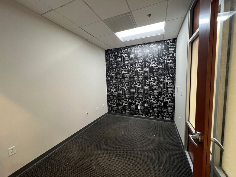 More Photos Of 640 University Ave, Madison Apartments For Lease