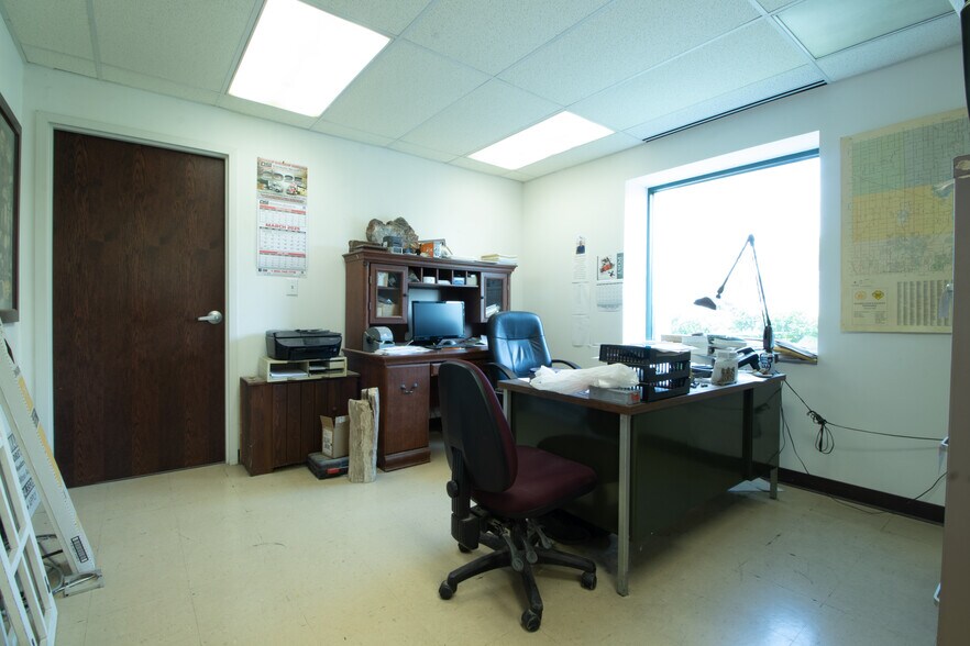 More Photos Of 507 Demoss Ave, Arcadia Industrial For Sale