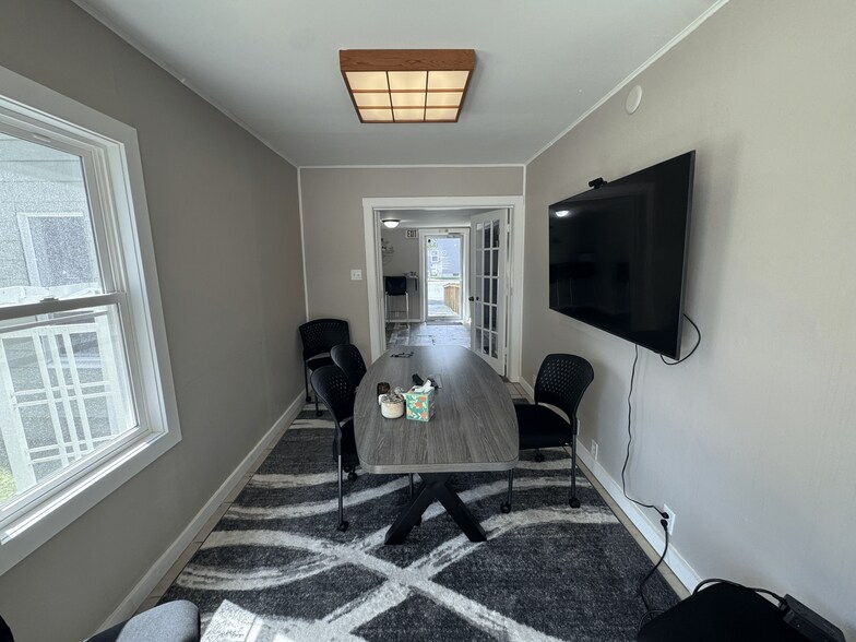More Photos Of 1422 E Center St, Warsaw Freestanding For Sale