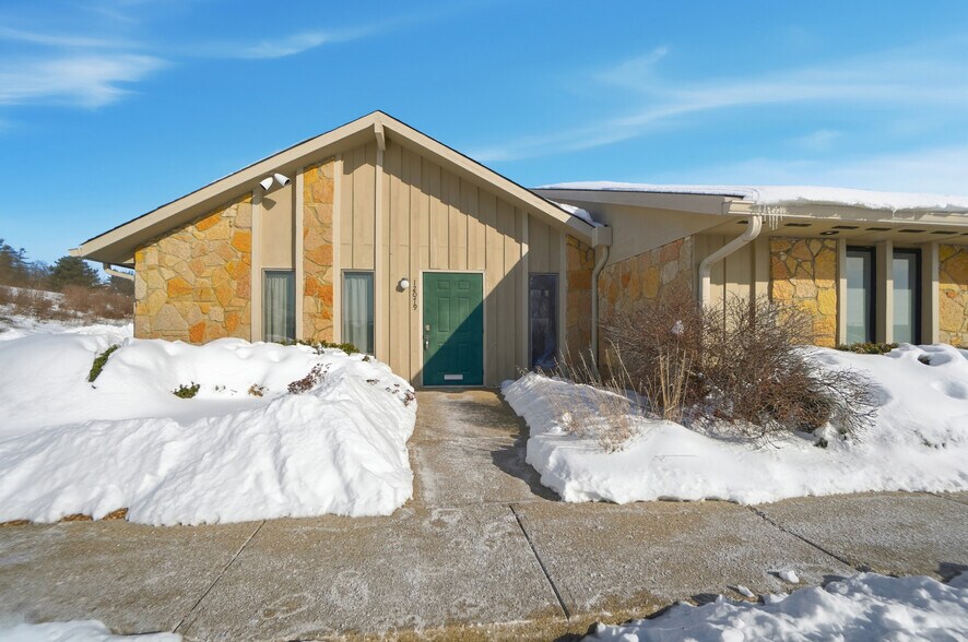 Primary Photo Of 12071-12079 Sheraton Ln, Cincinnati Medical For Sale