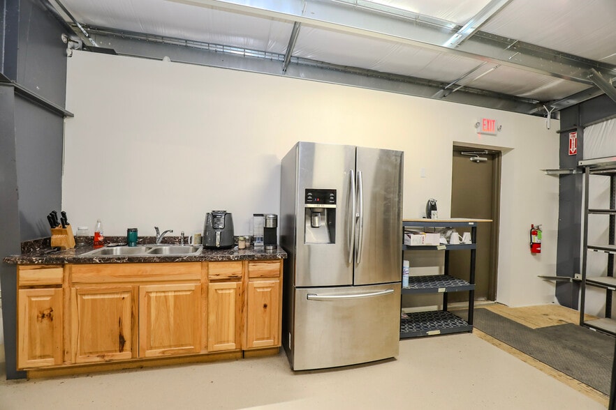 More Photos Of 428 NE Newton Creek Dr, Roseburg Warehouse For Sale