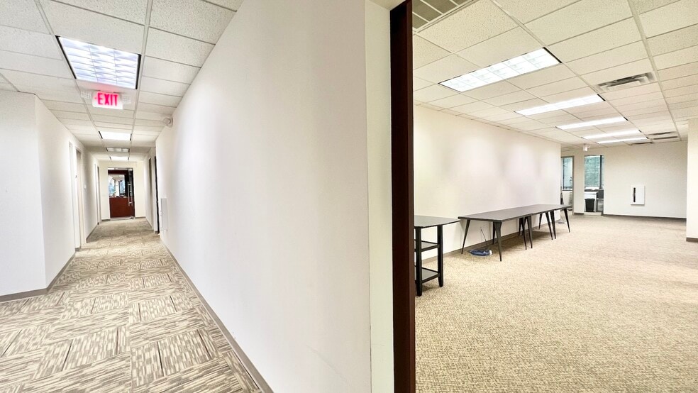 More Photos Of 8800 Roswell Rd, Sandy Springs Office For Sale