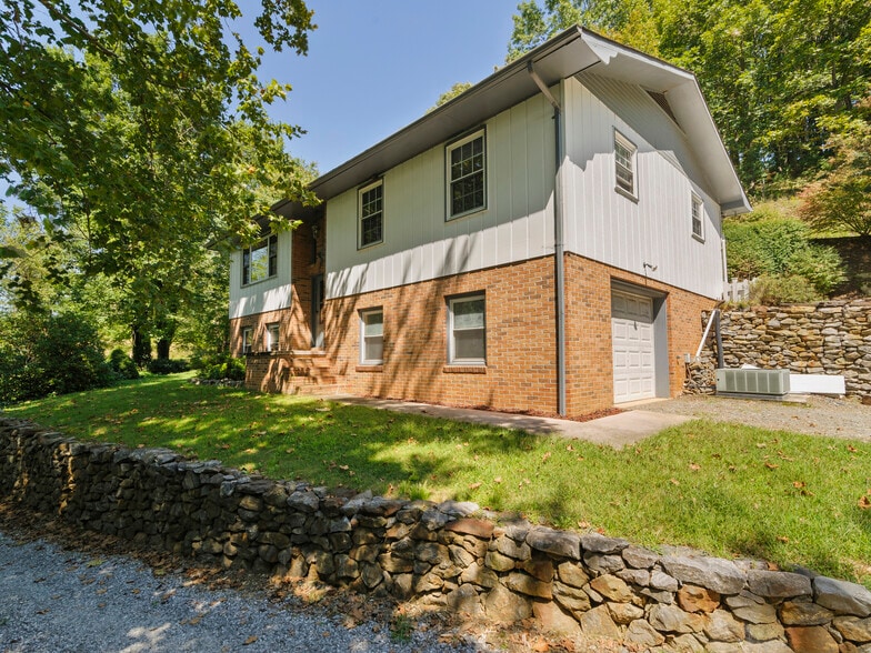More Photos Of 371 Riverview Dr, Waynesville Manufactured Housing Mobile Home Park For Sale