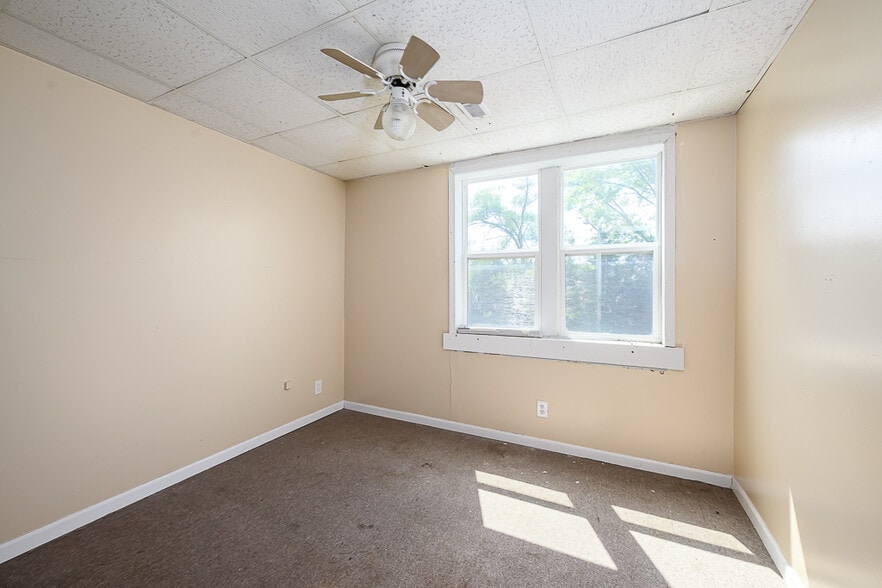 More Photos Of 7164 Kaw Dr, Kansas City Warehouse For Sale