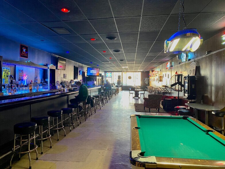 More Photos Of 4060 N Lincoln Ave, Chicago General Retail For Sale