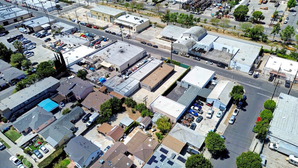 More Photos Of 7448 Deering Ave, Canoga Park Industrial For Sale