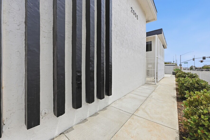 More Photos Of 2005 Highland Ave, National City Apartments For Sale