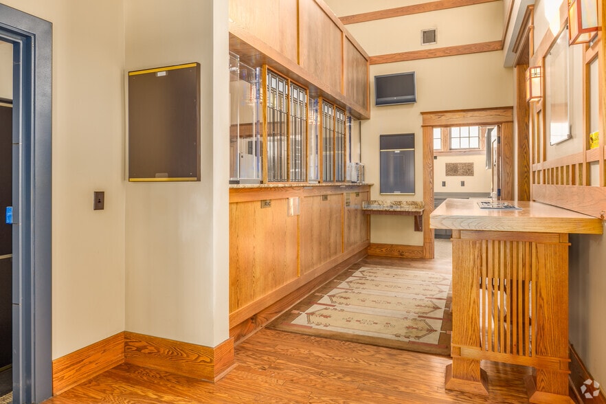 More Photos Of 1604 Margaret St, Jacksonville Bank For Lease