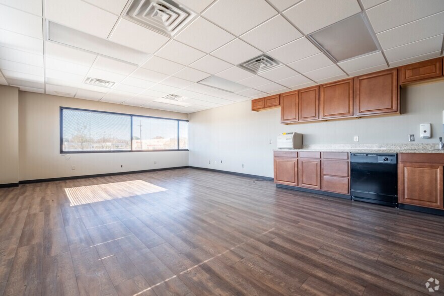 More Photos Of 2424 50th St, Lubbock Medical For Sale