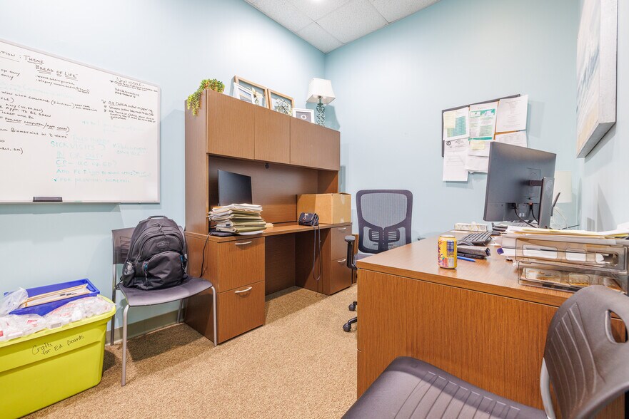 More Photos Of 815 E 68th St, Savannah Medical For Lease