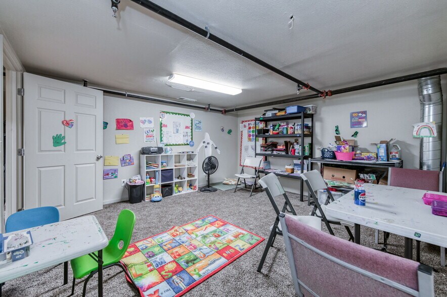More Photos Of 137 N L St, Dinuba Storefront Retail Residential For Sale