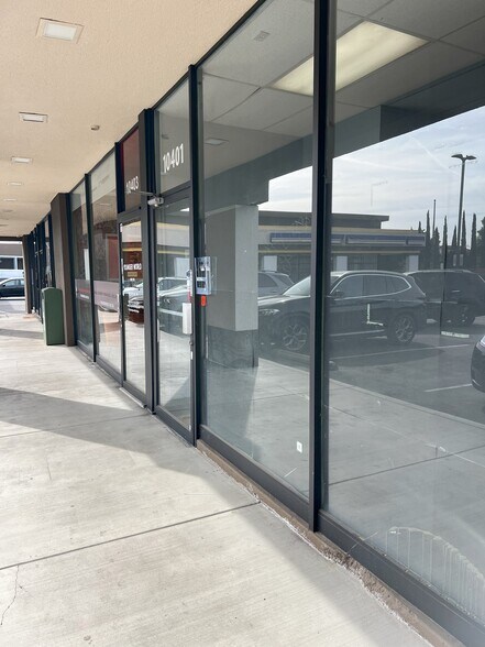 More Photos Of 10317-10407 Lakewood Blvd, Downey Storefront For Lease