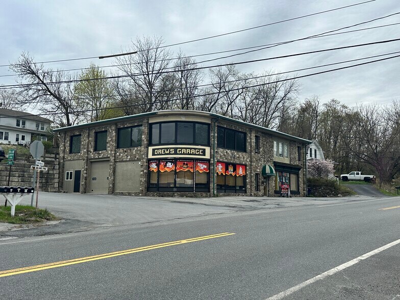 More Photos Of 2 Schoolhouse Rd, Pine Island Loft Creative Space For Lease