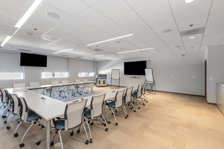 More Photos Of 7825 Baymeadows Way, Jacksonville Office For Sale