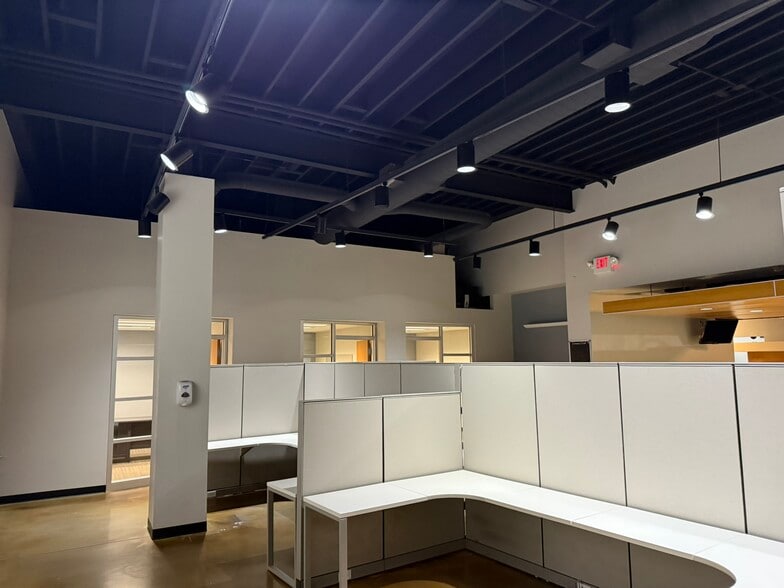 More Photos Of 333 S Jefferson St, Springfield Office For Lease