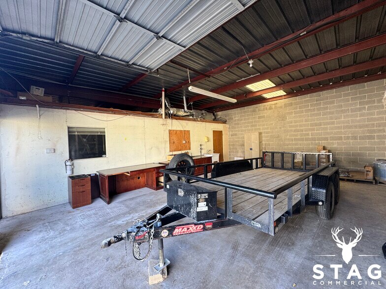 More Photos Of 318 Dallas Dr, Denton Warehouse For Lease