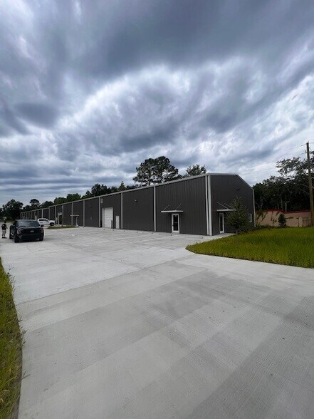 More Photos Of 1723 Grove Point, Savannah Light Distribution For Lease