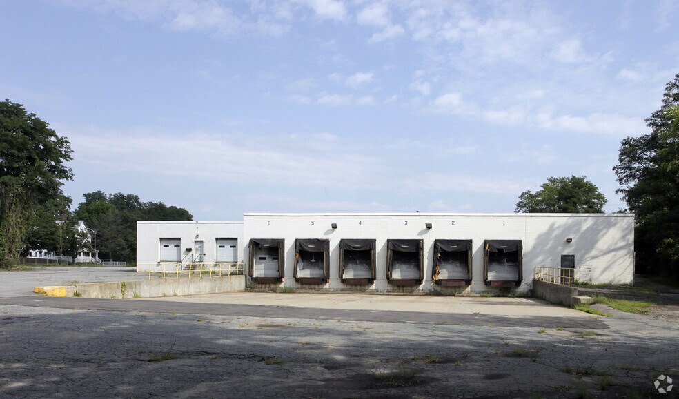 More Photos Of 336 Weir St, Taunton Warehouse For Lease