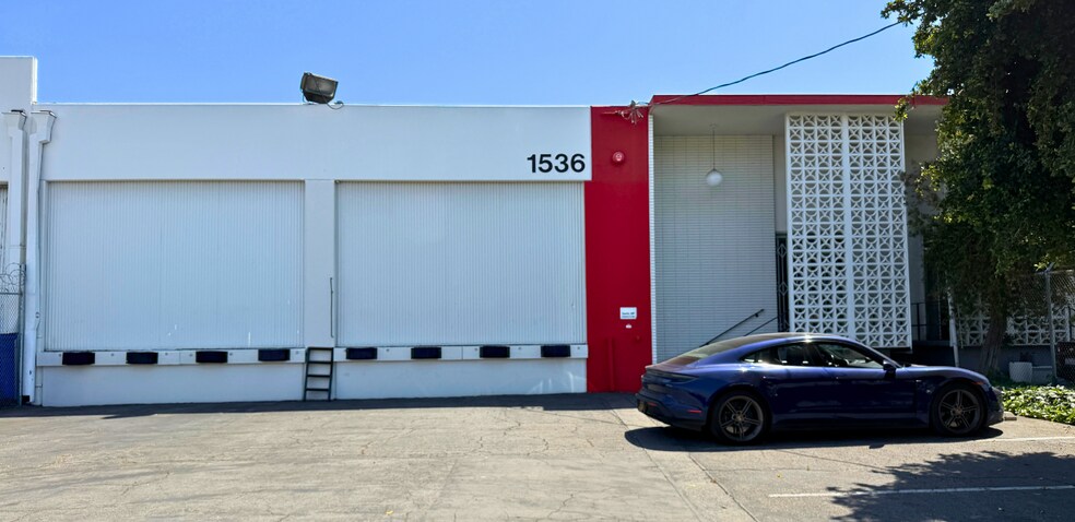 More Photos Of 1506-1550 N Knowles Ave, Los Angeles Warehouse For Lease