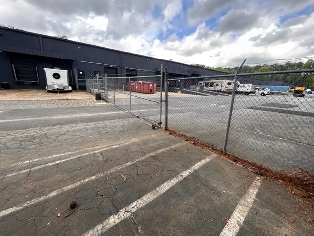 More Photos Of 825 Franklin Ct SE, Marietta Distribution For Lease