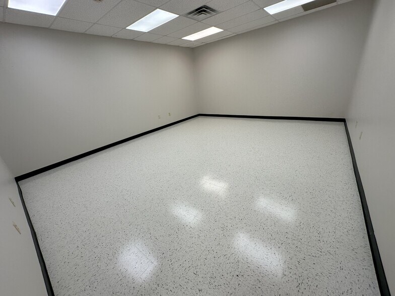 More Photos Of 1341 N Highland Ave, Jackson Office For Sale