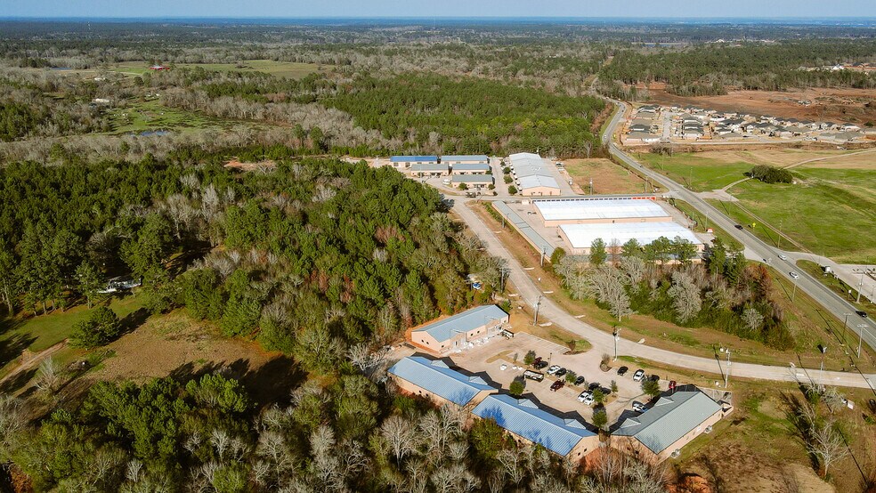 More Photos Of 15349 Summit Park Dr, Montgomery Unknown For Lease