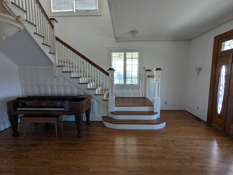 More Photos Of 4059 Lowry Rd, Goode Specialty For Sale