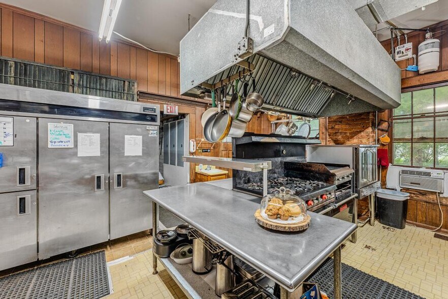 More Photos Of 252 Seavy St, Senoia Hospitality For Sale