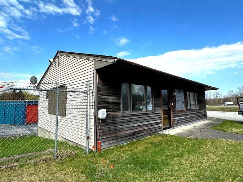 More Photos Of 261 Phyllis Ln, Bennington Self Storage For Lease