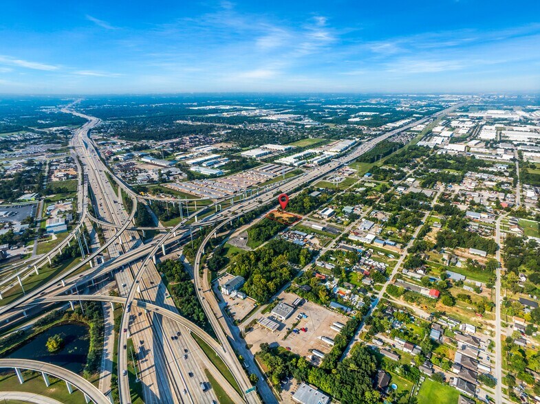 More Photos Of 5939 Albert Dr, Humble Light Distribution For Sale