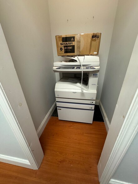 More Photos Of 14378-14390 Woodlake Dr, Town and Country Office For Sale